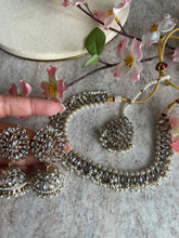 Load image into Gallery viewer, Antique Indian jumaka| Bridal Indian Necklace Jewelry Set