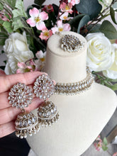 Load image into Gallery viewer, Antique Indian jumaka| Bridal Indian Necklace Jewelry Set