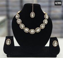 Load image into Gallery viewer, Rani Antique Indian Polki| Bridal Indian Necklace Jewelry Set