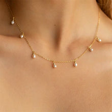 Load image into Gallery viewer, Small Pearl Droplets Necklace