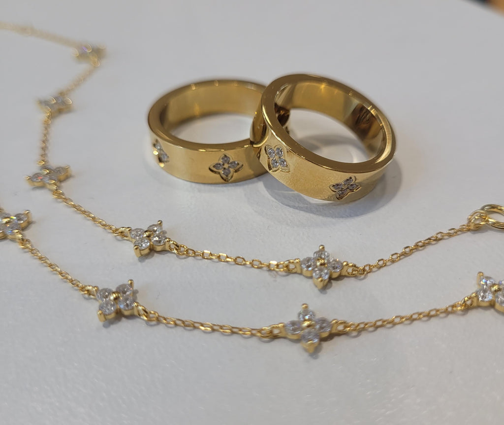 Clover Moissanite Ring