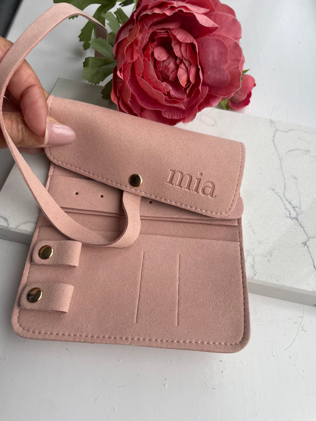 Travel in Style: The Ultimate Jewelry Organizer Roll