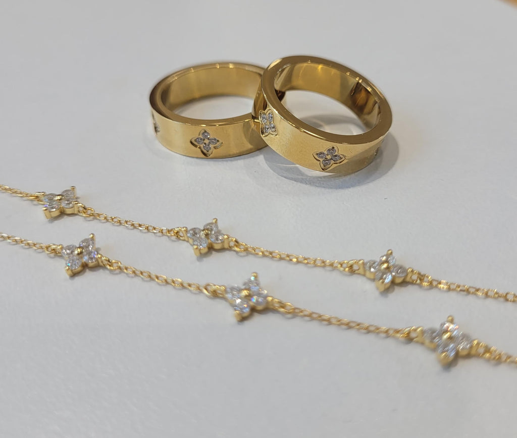 Clover Moissanite Ring