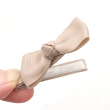 Load image into Gallery viewer, 20pcs Solid Ribbon Bowknot Hair Clips For Baby Girls Handmade Cute Bows
