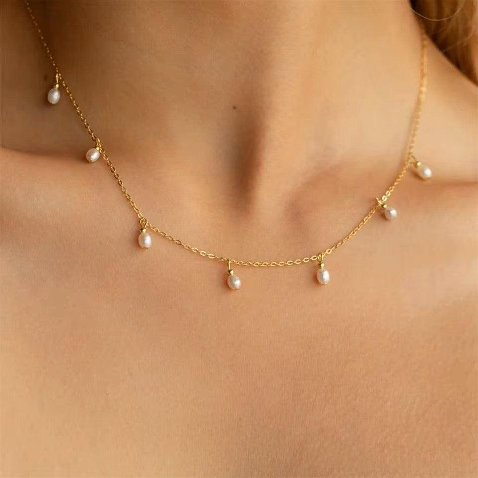 Small Pearl Droplets Necklace