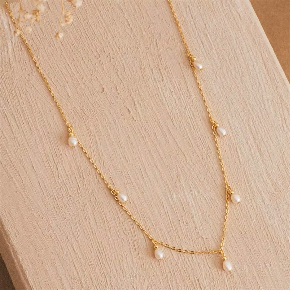 Small Pearl Droplets Necklace
